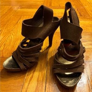 Pedro Garcia - Brown Heels (5.5)